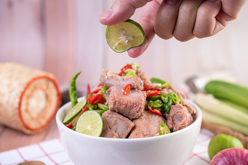 POTONGAN BESAR: Soto daging adalah makanan khas jawa timur