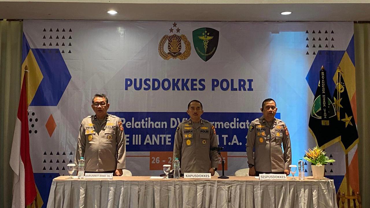 Dari kiri, Karumkit Bhy. Tk. I Pusdokkes Polri Brigjen Pol dr Prima Heru Yulihartono, ⁠Kapusdokkes Polri ⁠Irjen Pol Dr dr Asep Hendradiana dan ⁠Sespusdokkes Polri ⁠Brigjen Pol Dr dr Farid Amansyah.