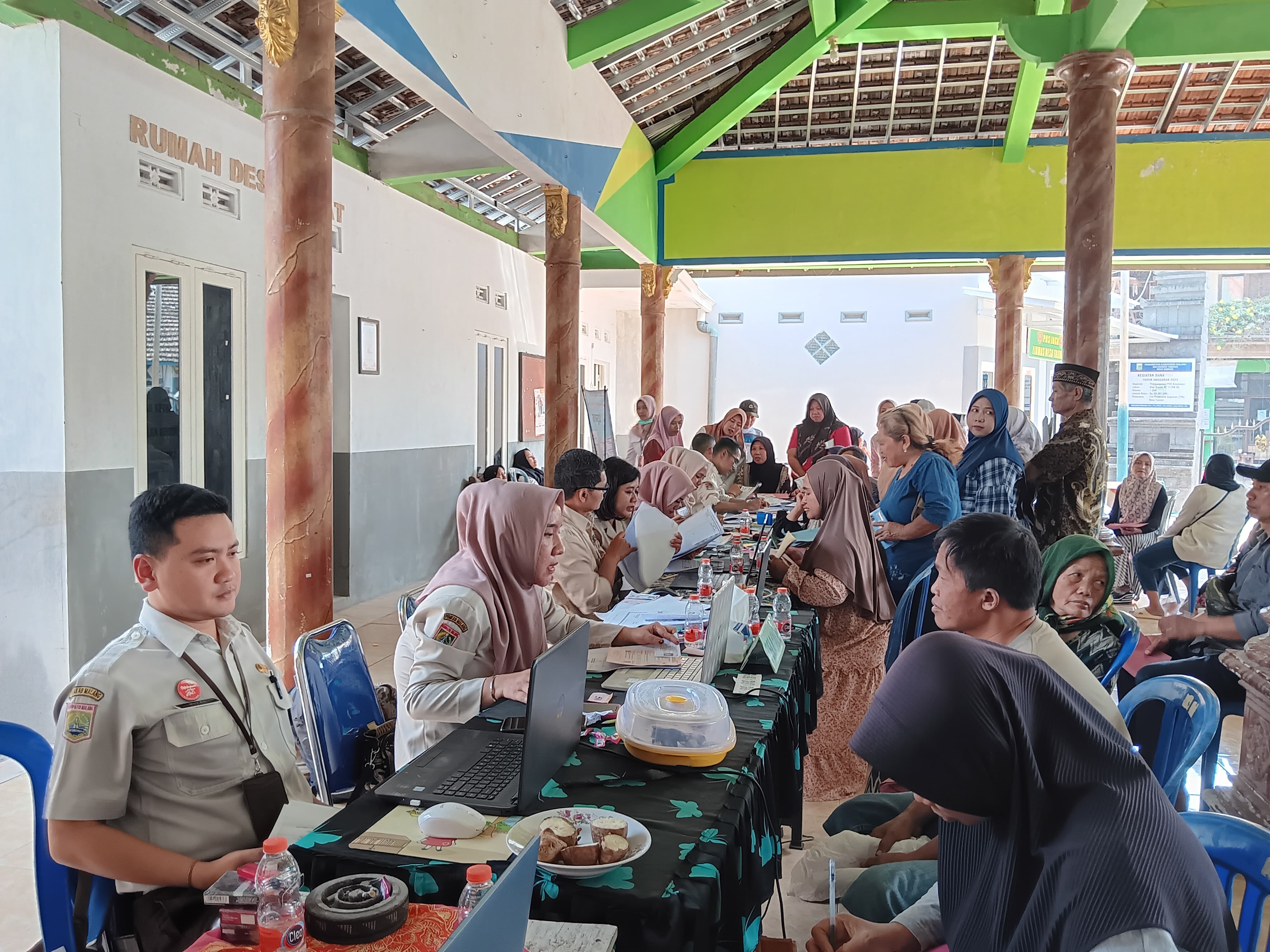 RAMAH: Kegiatan Bapenda Menyapa Warga di Desa Tajinan, Kecamatan Tajinan.