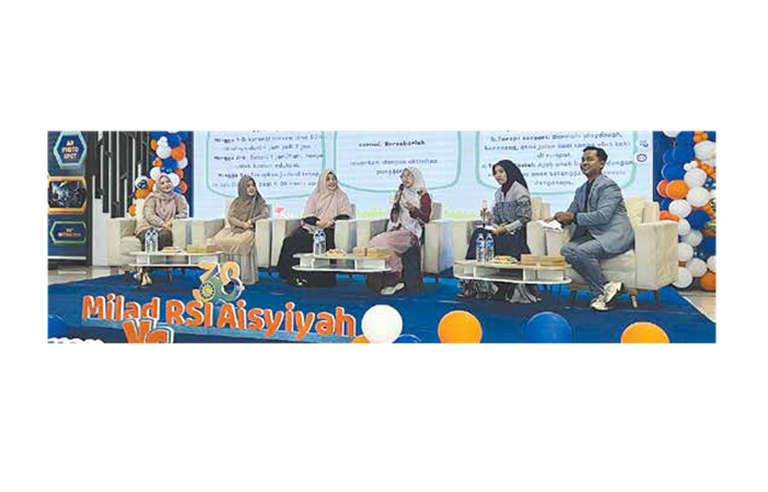 MILAD KE-38: Empat dokter spesialis anak RSI Aisyiyah memberikan edukasi terkait bahaya gadget pada anak jika tidak diawasi orang tua.