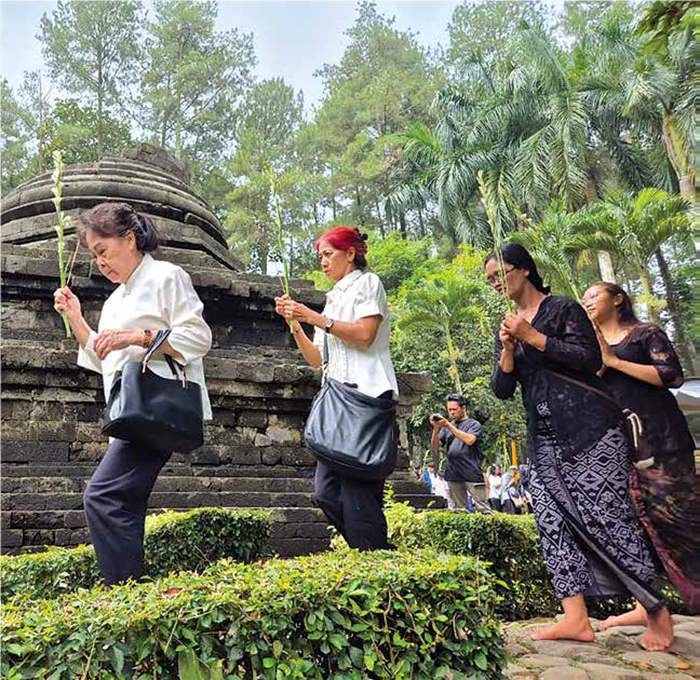 RUTIN TAHUNAN: Warga Bumi Arema menggelar ritual keagamaan di Candi Sumberawan, Desa Toyomarto, Kecamatan Singosari, beberapa waktu lalu.