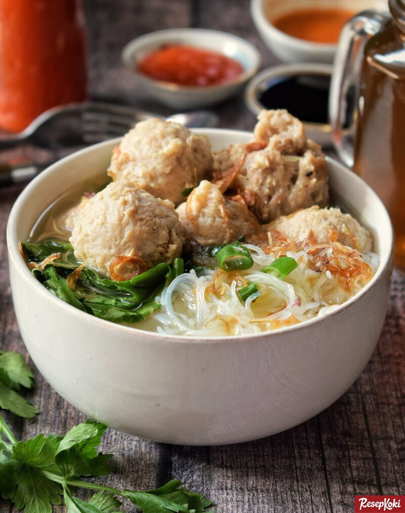 PANAS: Bakso dan mi ayam comfort food untuk beberapa orang