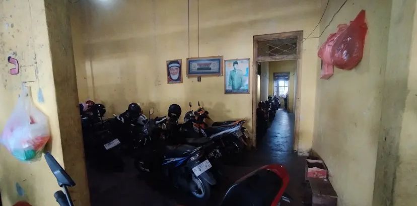 Area parkir 24 jam di Klakah, hadir sebagai solusi praktis bagi penumpang kereta dan wisatawan.
