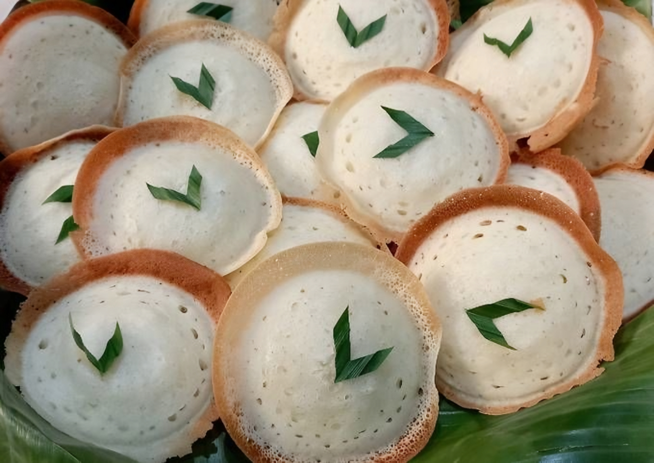 TRADISIONAL: Serabi khas Malang ini hadir dengan berbagai varian, dari klasik hingga topping modern yang bikin lidah ketagihan