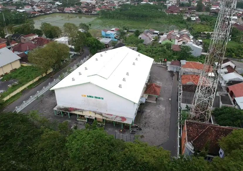Suasana warung kuliner dekat Gelora Wira Bhakti Lumajang, jadi pilihan pengunjung usai olahraga atau menonton pertandingan.