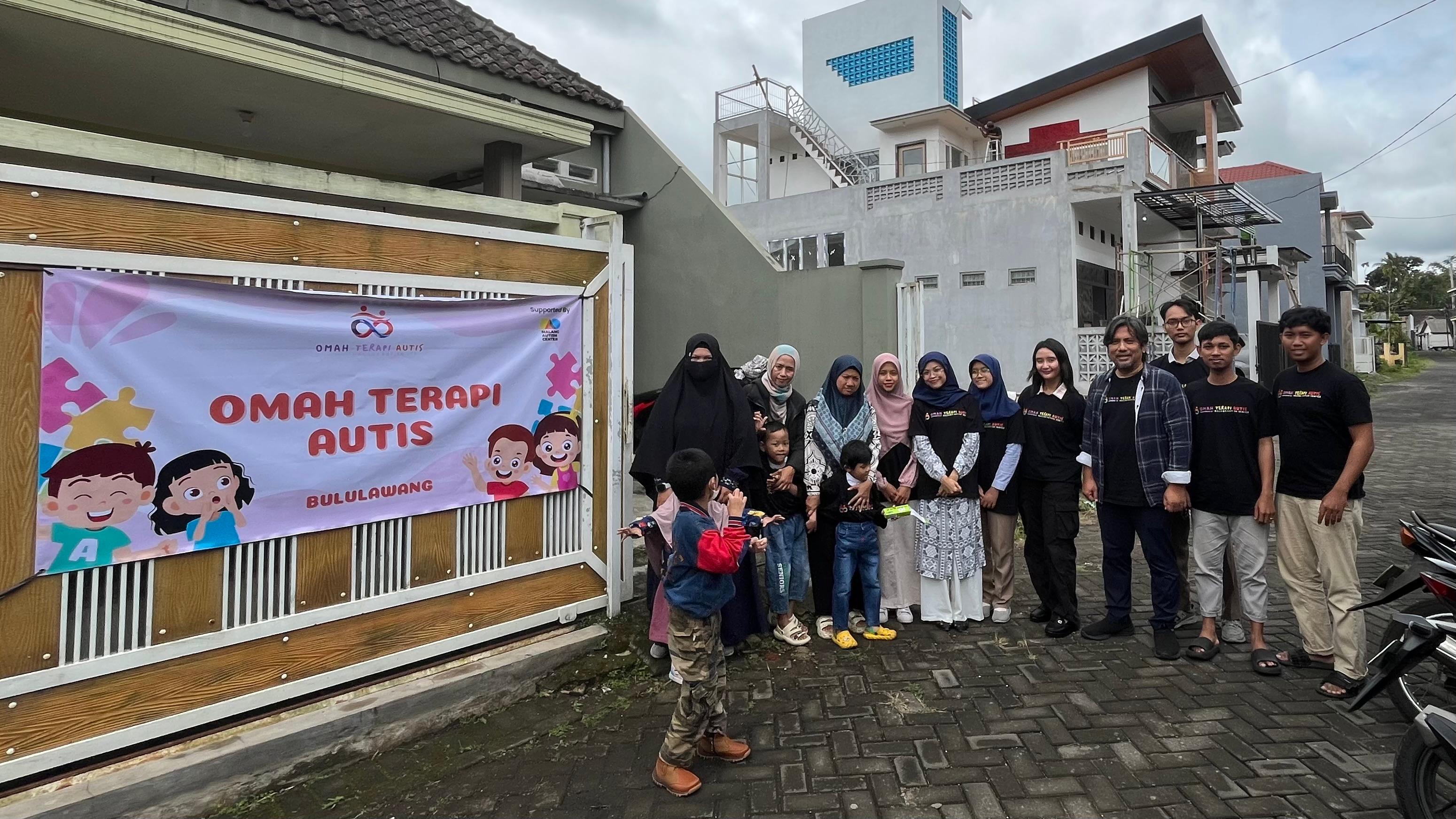 DENGAN CINTA: Omah Terapi Autis (OTA) merupakan lembaga terapi khusus untuk anak dengan Autism Spectrum Disorder (ASD) dari keluarga kurang mampu.