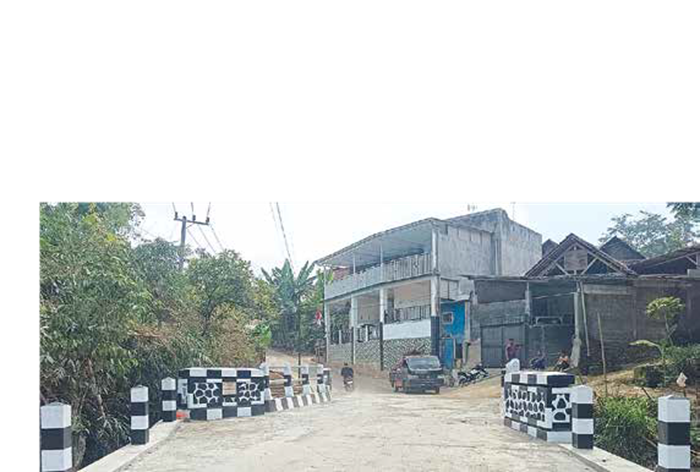 INFRASTRUKTUR: Pengerjaan jembatan di Desa Wonorejo, Kecamatan Singosari terus dikebut. September depan ditarget sudah rampung, sehingga bisa dilintasi kendaraan.