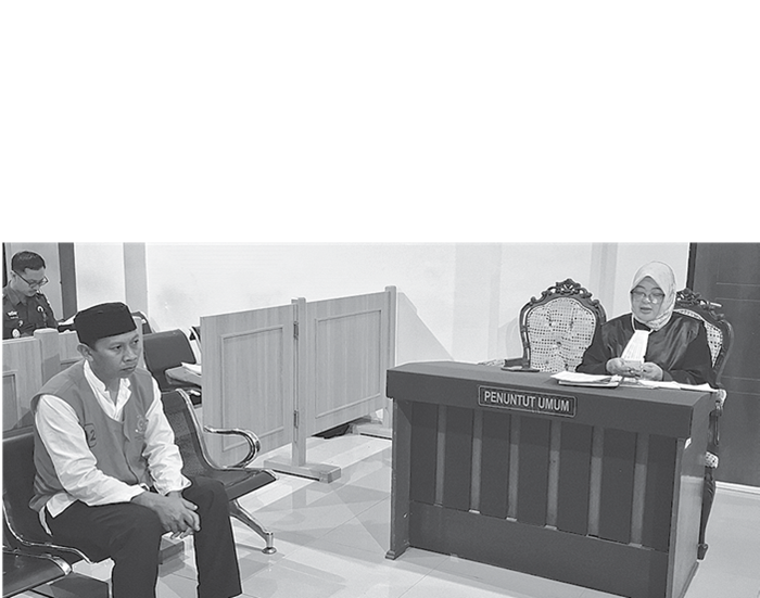 TERJERAT KASUS KDRT: Dwi Saptrianto, 31, asal Desa Purwosekar, Kecamatan Tajinan menjalani sidang di Pengadilan Negeri (PN) Kepanjen.