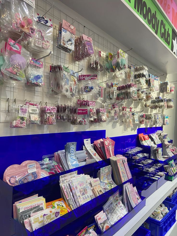 MURAH: Toko-toko merchandise K-Pop di Malang ini jadi destinasi favorit penggemar yang ingin mendapatkan album dan pernak-pernik resmi