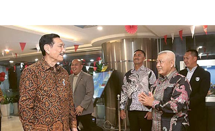 AUDIENSI: Bupati Malang H M. Sanusi bertemu Ketua Dewan Ekonomi Nasional (DEN) Luhut Binsar Panjaitan (kiri) di kantor Kemenkominfra RI, Jakarta.