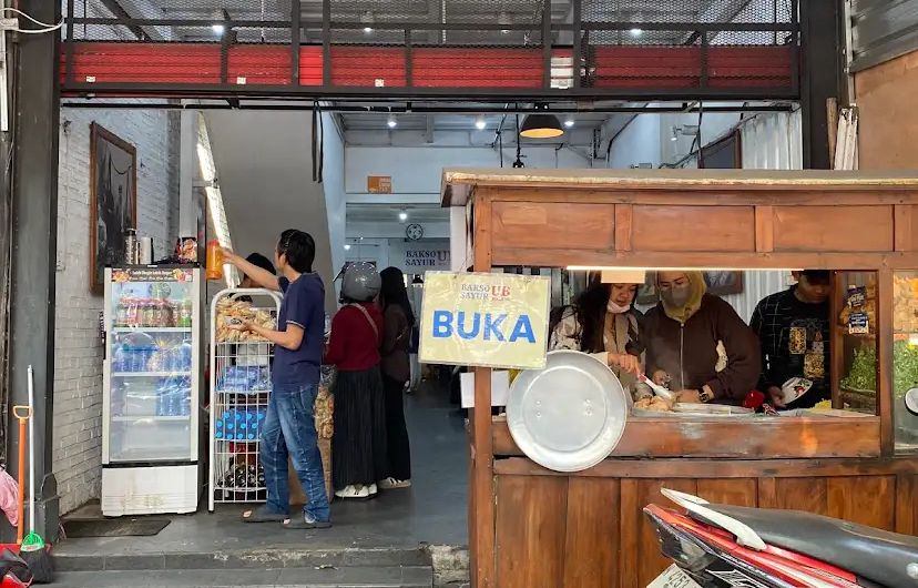 Semangkuk bakso keju di Malang, sajian unik yang kini jadi favorit anak muda.