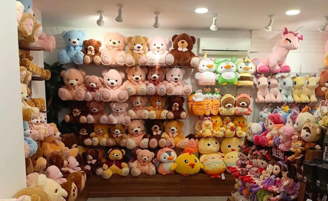 Outlet Istana Boneka yang berada di kompleks Jatim Park 3, Kota Batu