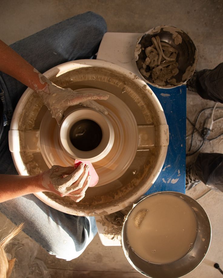 Pottery class kerajinan tangan tanah liat