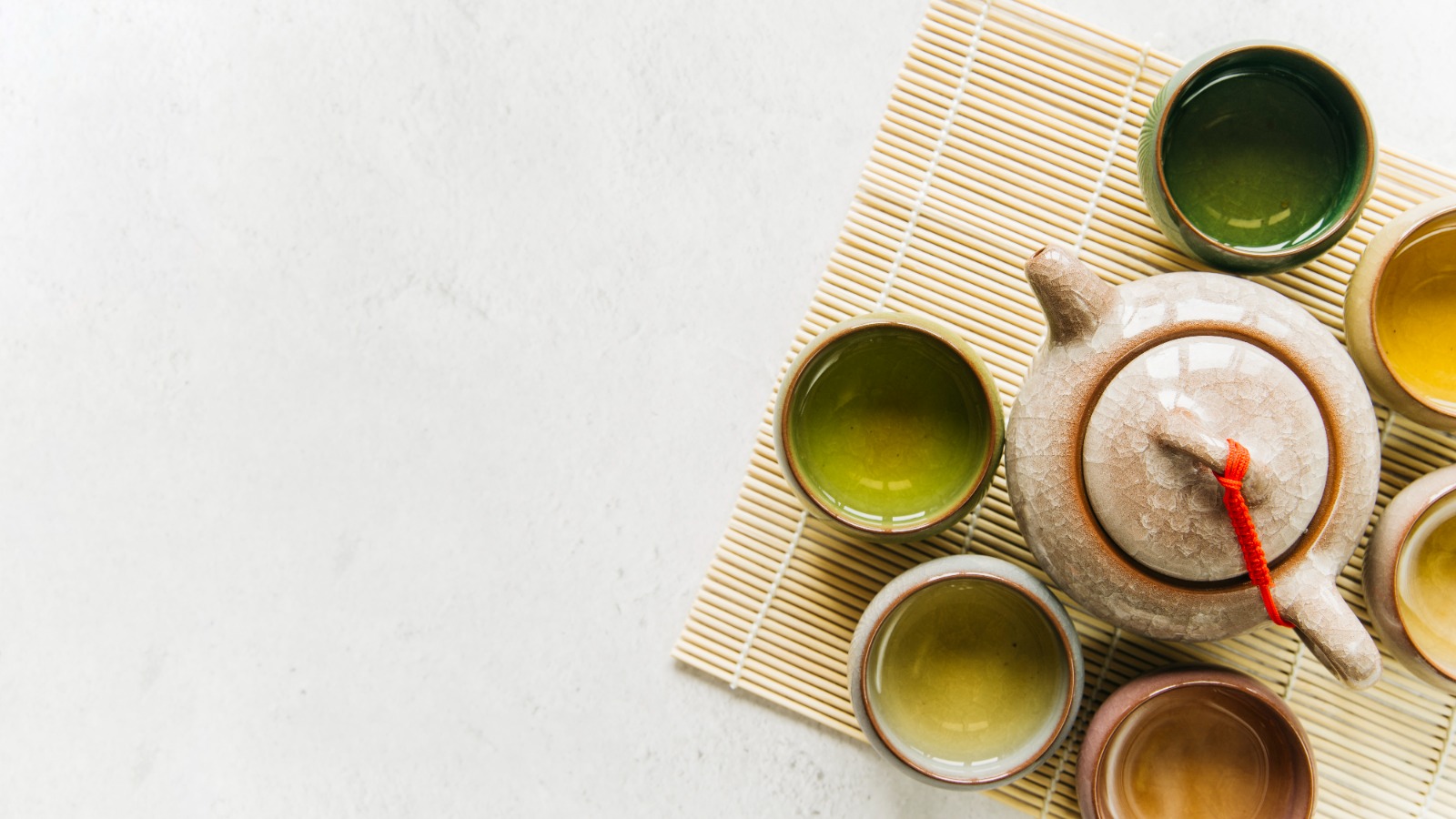 MENENANGKAN: Meminum teh dengan aroma yang khas dapat menenangkan pikiran.