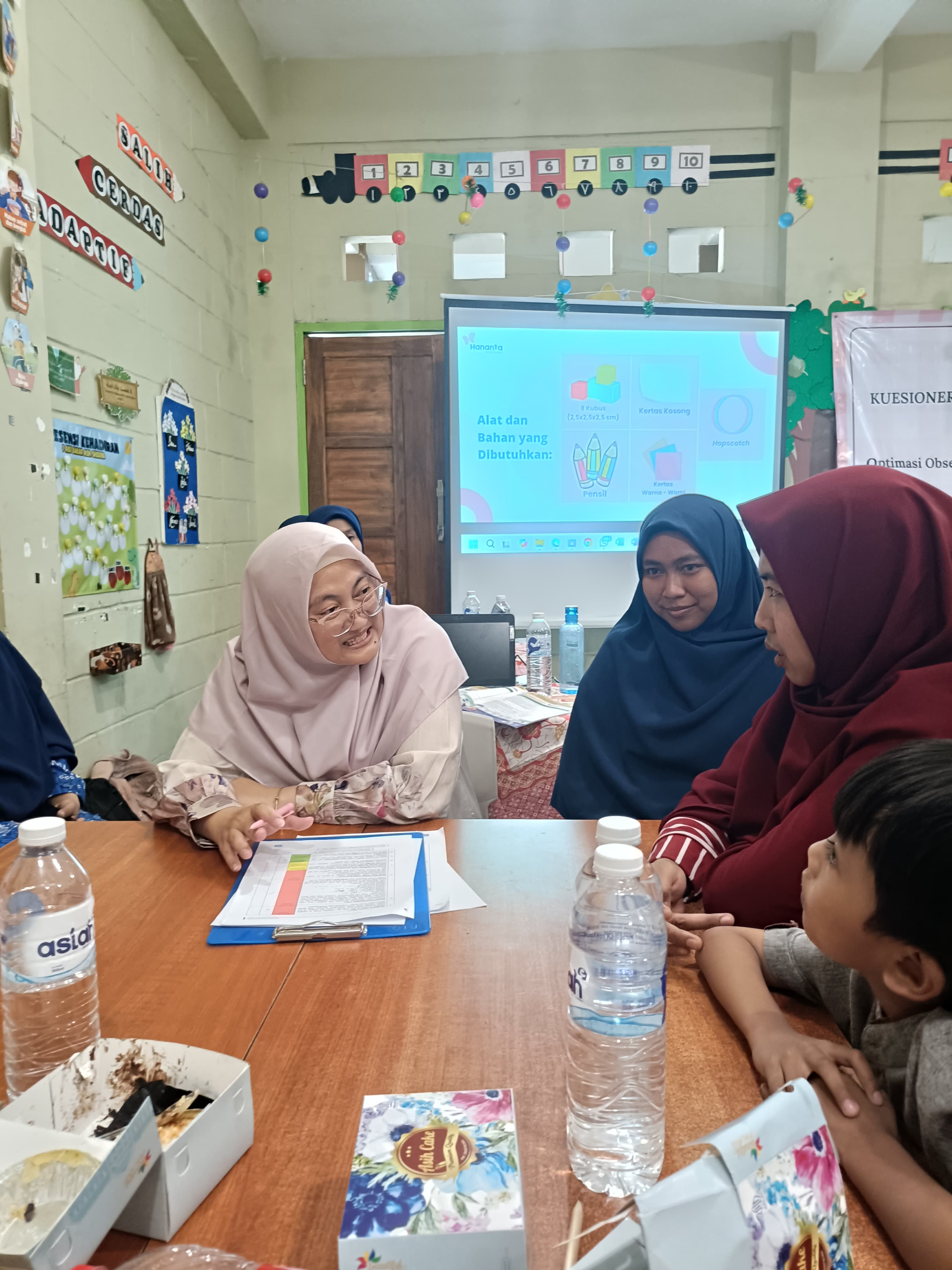 FOKUS: Pelatihan menghadirkan pemateri utama Zakiyah Rahmani, M.Psi, Psikolog bersama tim dari Hanania Kidz Clinic.