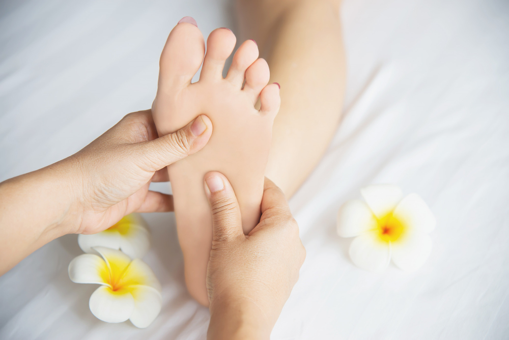 Enakanya pijat sehabis kerja, badan berasa sehat lagi.