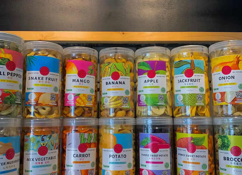 Keripik buah khas Malang, terkenal dengan cita rasa alami yang unik dan digemari wisatawan.