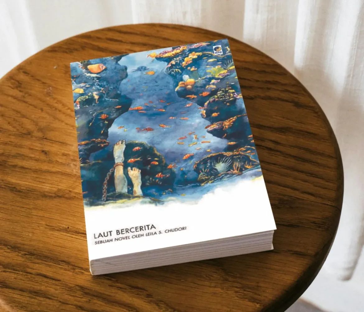 Salah satu cover novel Laut Bercerita karya Leila S. Chudori