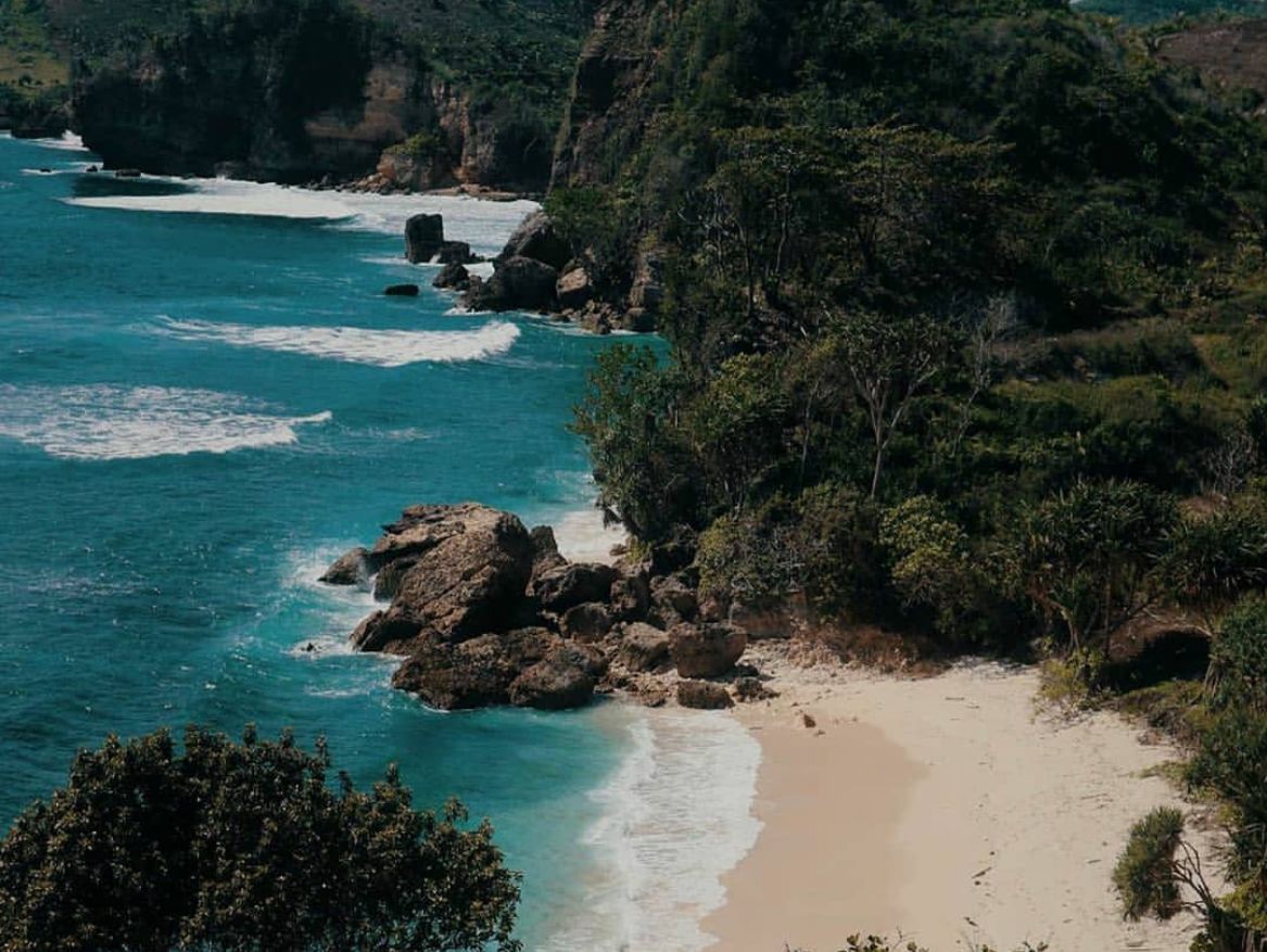 Pemandangan salah satu pantai di Mlang Selatan