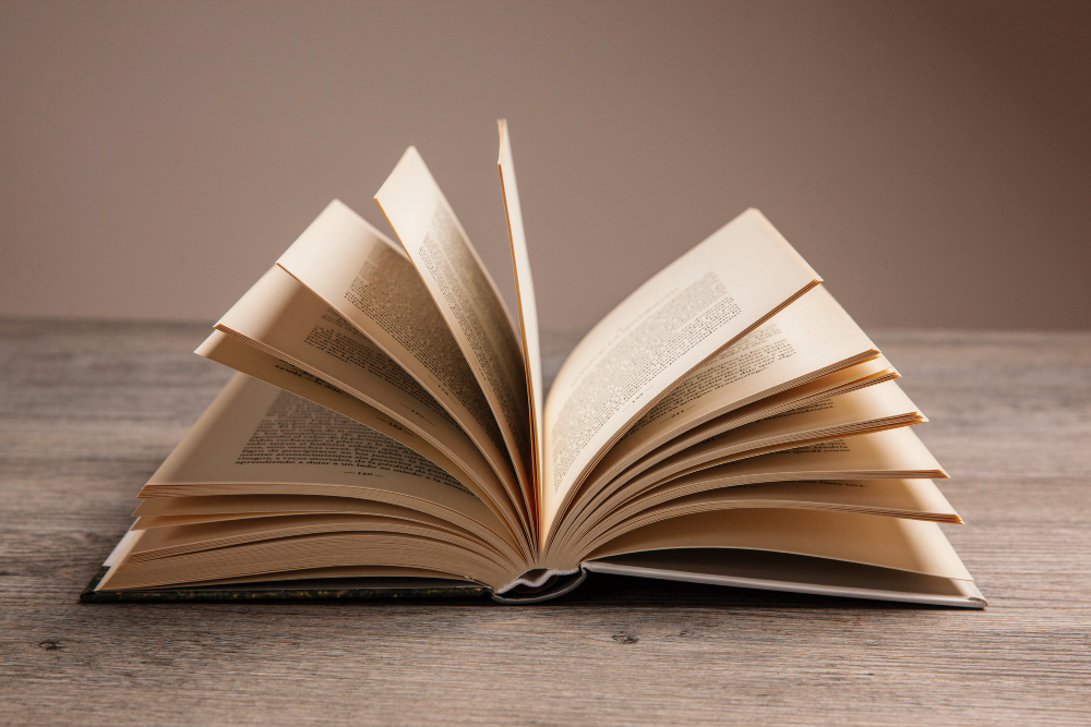 Novel menarik, bikin kita gak pernah bosan untuk baca terus.