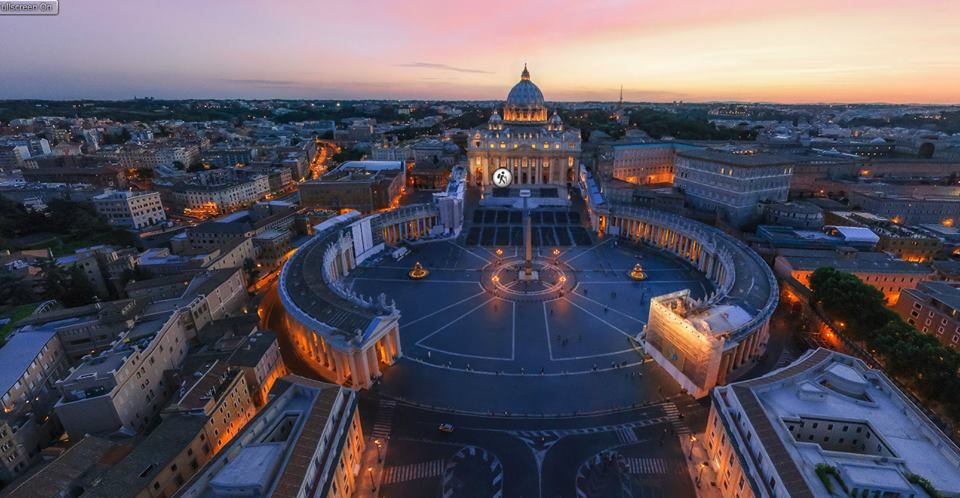 INDAH: Vatikan, sebuah negara berdaulat yang berdiri di jantung Italia.