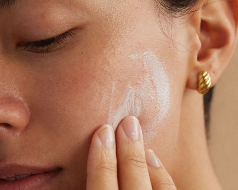 Sunscreen harga terjangkau tetap bisa melindungi kulit dari paparan sinar matahari sehari-hari.