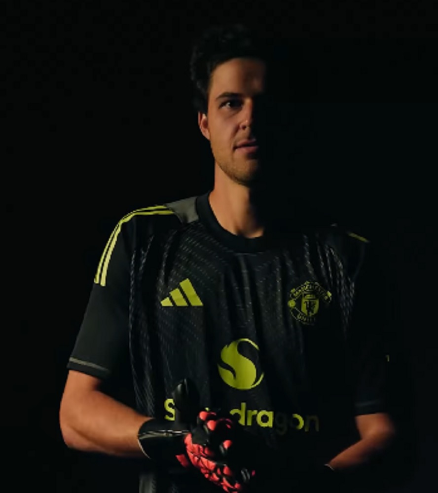 RESMI GABUNG: Kiper baru Manchester United Senne Lammens yang siap menggantikan Bayindir atau Onana.