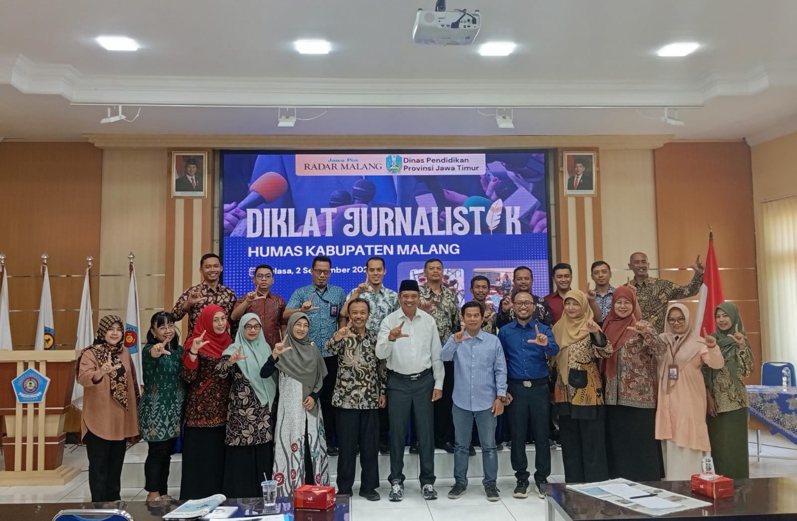 SEMANGAT:&nbsp;22 Humas SMA dan SMK Negeri se-Kabupaten Malang mengikuti Diklat Jurnalistik yang diadakan Jawa Pos Radar Malang, Selasa (2/9).