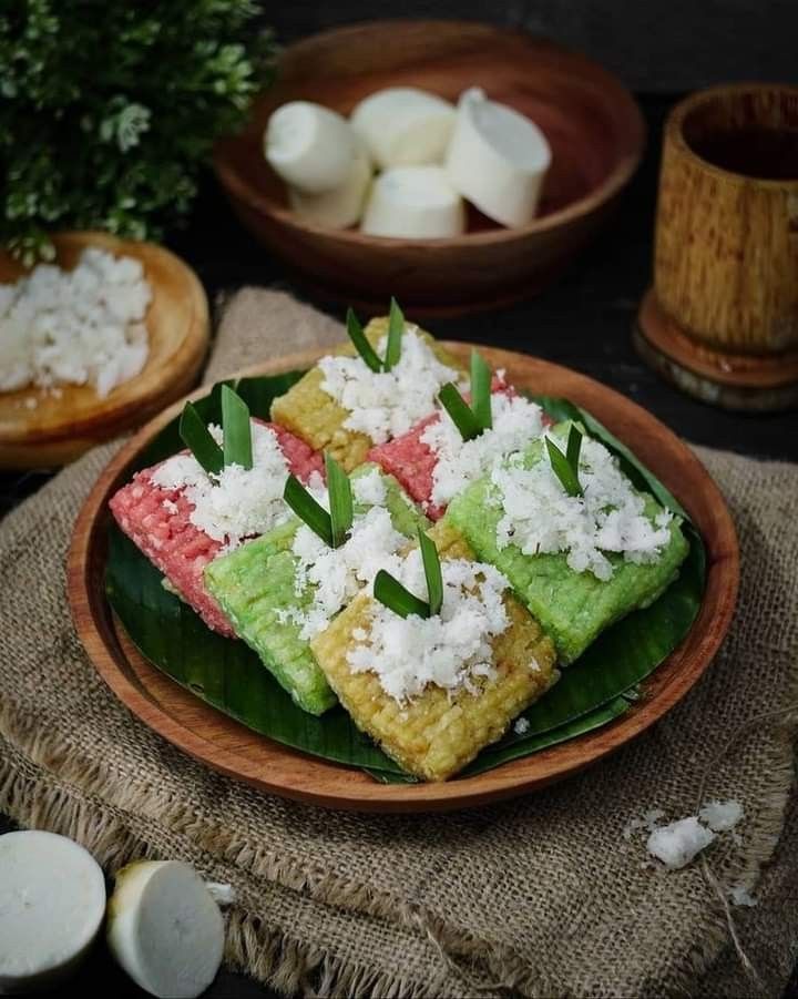 LEZAT: Inovasi gethuk modern di Malang hadir dengan rasa dan topping melimpah, bikin jajanan tradisional ini nggak pernah ngebosenin.