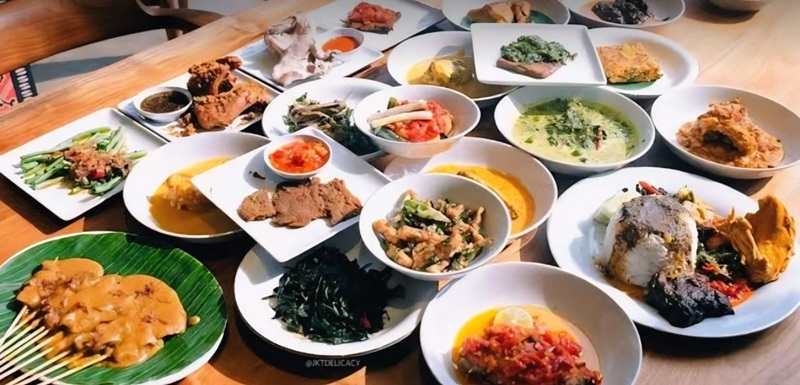OTENTIK: Masakan Padang Merdeka Malang