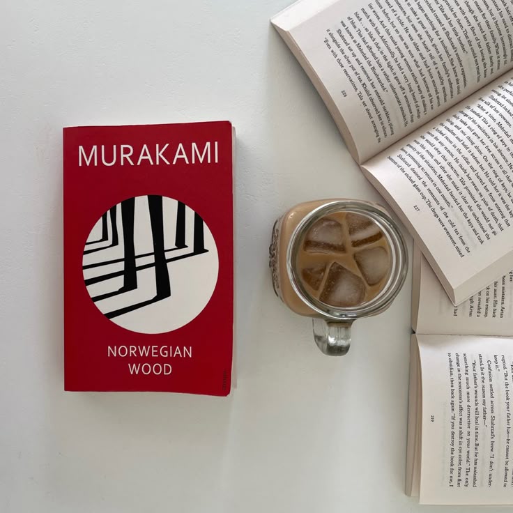 BACAAN WAJIB: Norwegian Wood karya Haruki Murakami, penulis kontemporer Jepang yang namanya sudah mendunia.