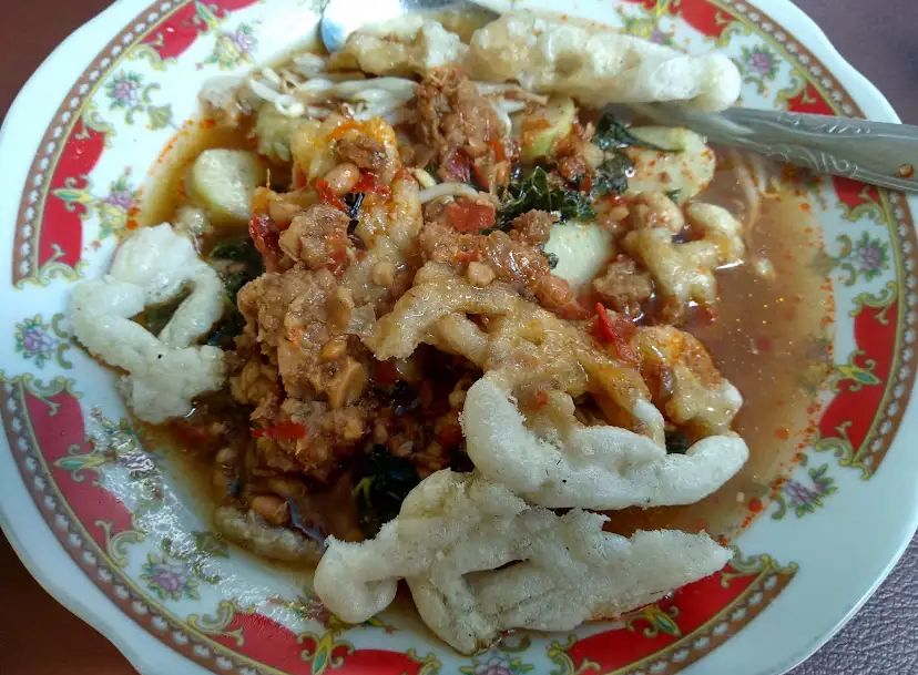 Docang, makanan khas Cirebon dengan sejarah unik, kini tetap lestari dan digemari banyak kalangan.