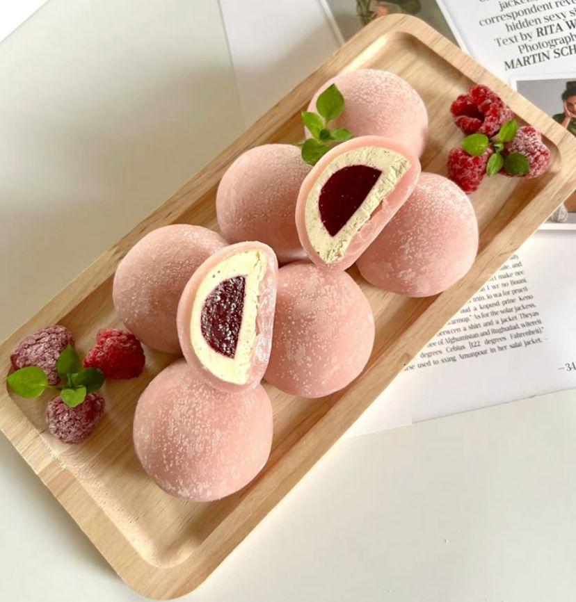 Mochi, jajanan kenyal asal Jepang yang makin populer di Indonesia karena teksturnya unik dan rasanya manis legit.