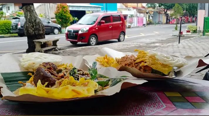 Kuliner di sekitar Jalan Jenderal Panjaitan Lumajang menyajikan pilihan lengkap, dari menu sarapan hingga tempat nongkrong.