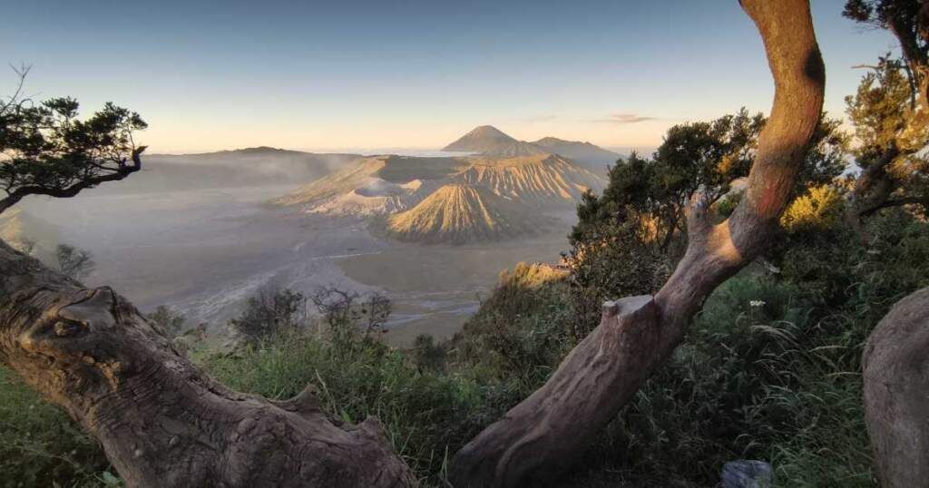 INDAH: Potret Spot Sunrise di Bukit Perahu