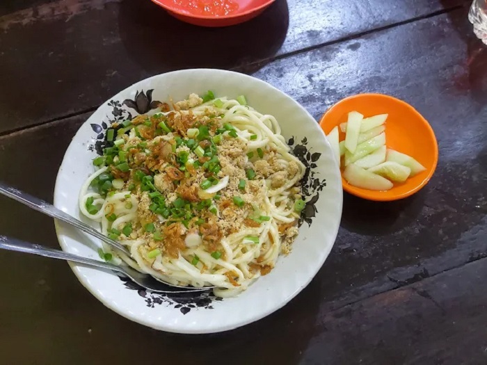 MI LEGENDARIS: Rekomendasi Mi legendaris di Kota Jember yang Rasanya Tetap Sama