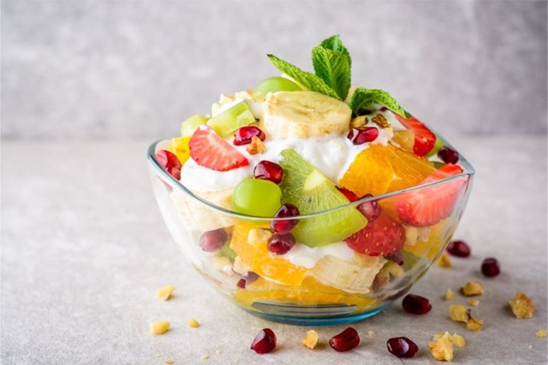 SEHAT: Salad buah banyak varian buah
