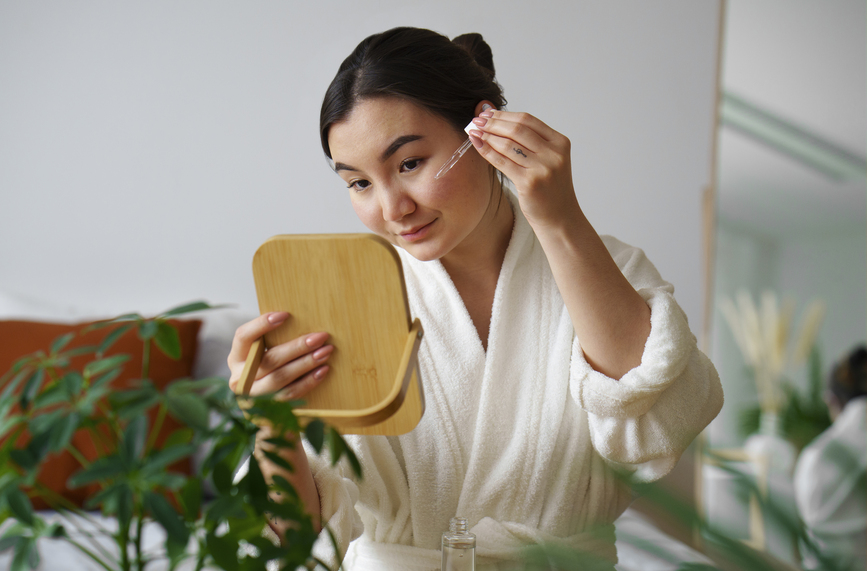 MENGURANGI PERADANGAN: Acne serum khusus membantu mengurangi jerawat