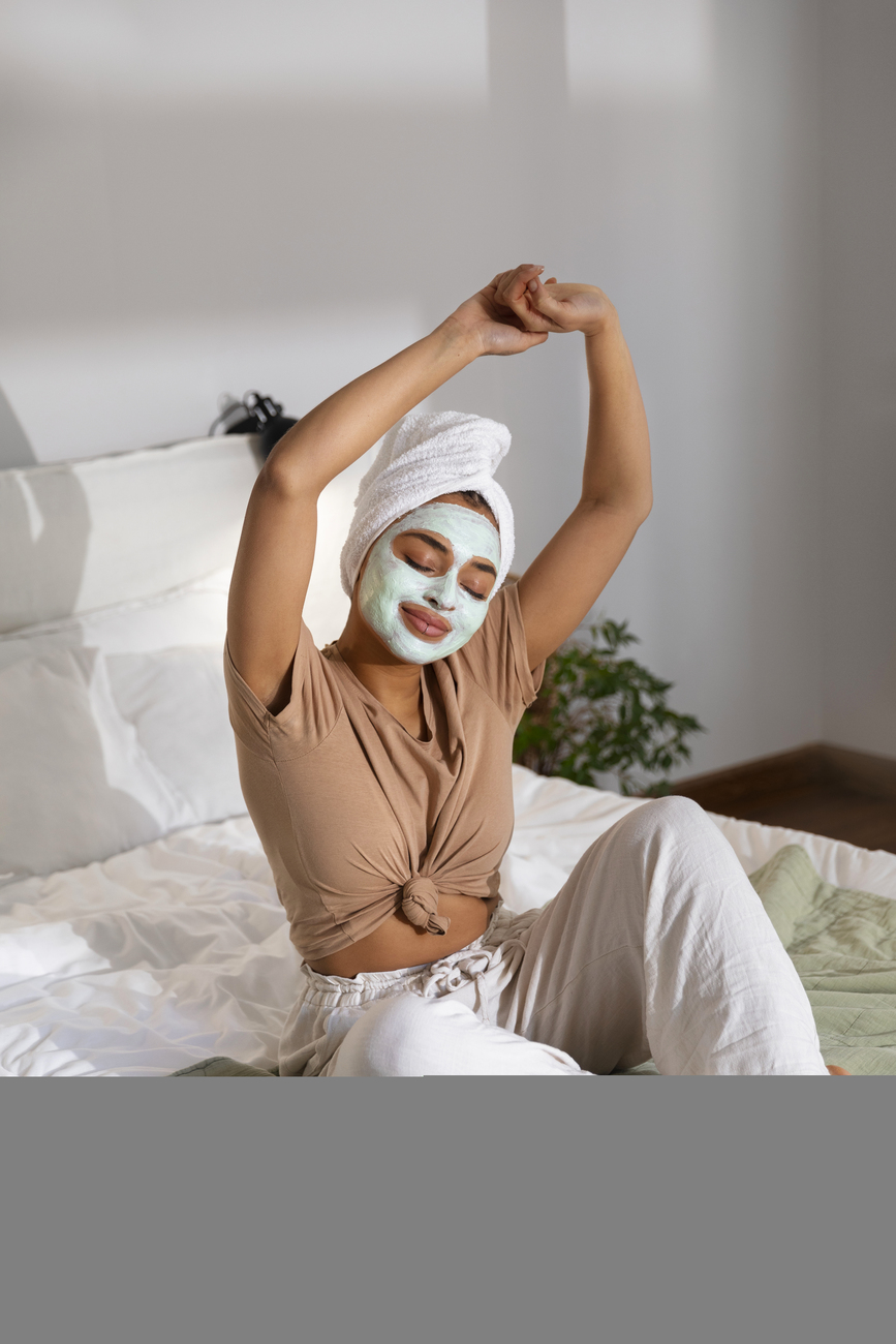 TINGGAL TIDUR: Sleep mask bisa dipakai saat sedang tidur