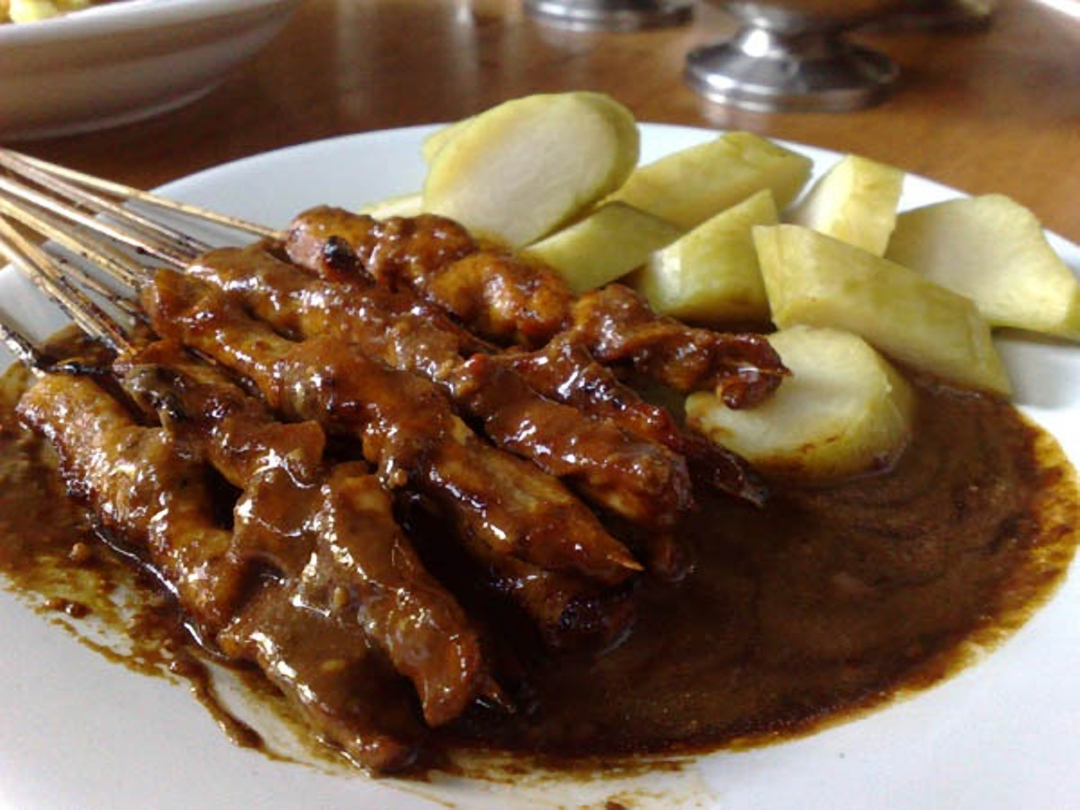SATE AYAM: Top Rekomendasi Sate Ayam di Kota Malang