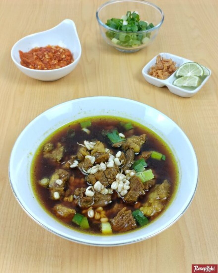DAGING MELIMPAH: Rawon enak dimakan saat udara malang sedang dingin-dinginnya