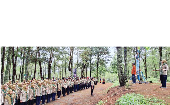 PERKUAT KARAKTER: Siswa SMP Muhammadiyah 1 Malang mengikuti acara kemah akhir pekan di Kebun Rojo Camp, Kecamatan Dau, 28-29 Agustus lalu.