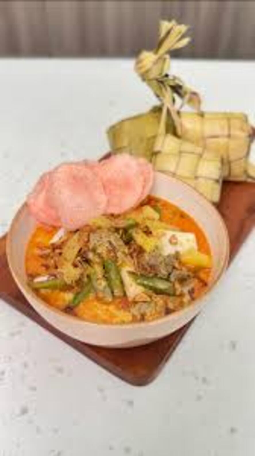 KHAS LEBARAN: Ketupat sayur memang lebih identik dengan hidangan Lebaran