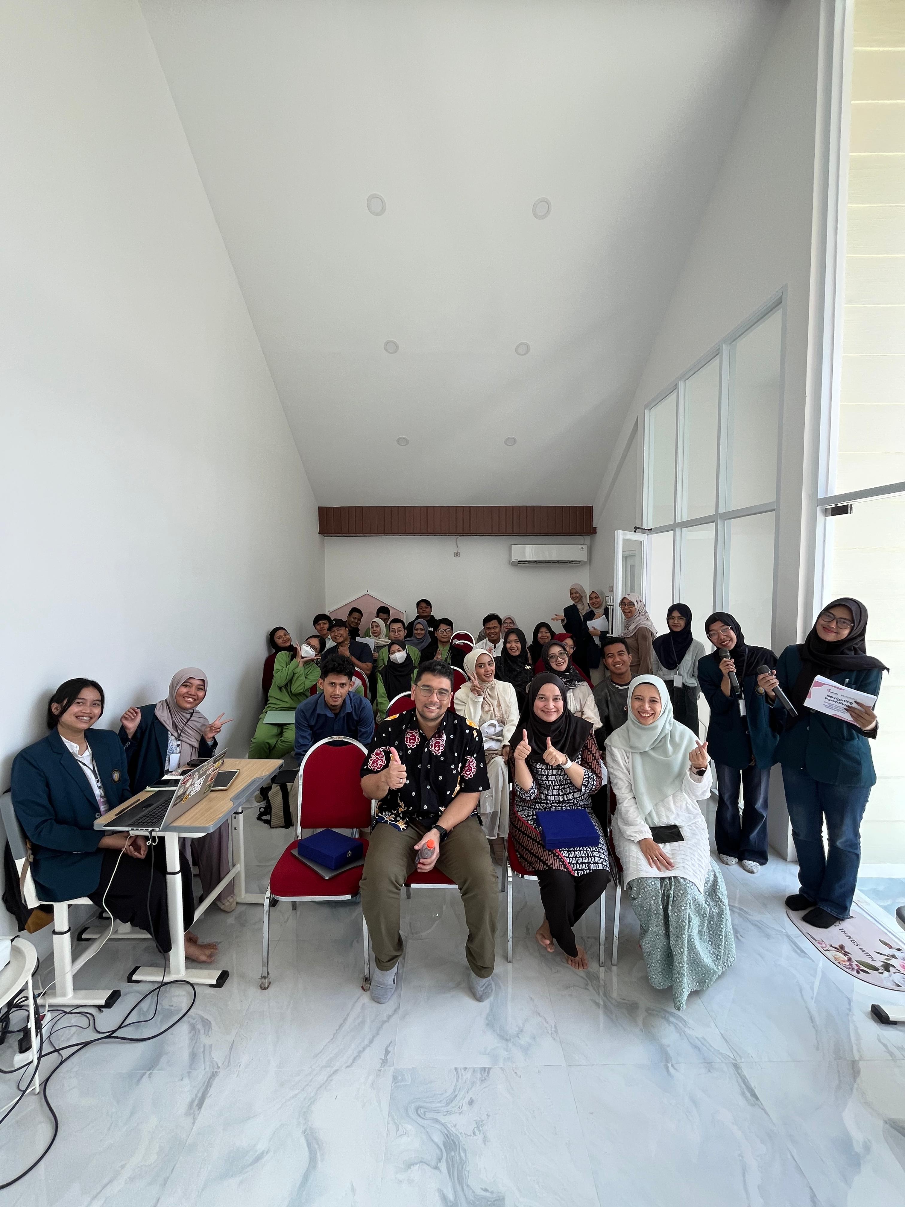 CAKAP: Tim Pengabdian Masyarakat Fakultas Psikologi Universitas Brawijaya (UB) bekerja sama dengan Hanania Kidz Clinic menyelenggarakan seminar bertajuk &ldquo;Navigating Parenthood.