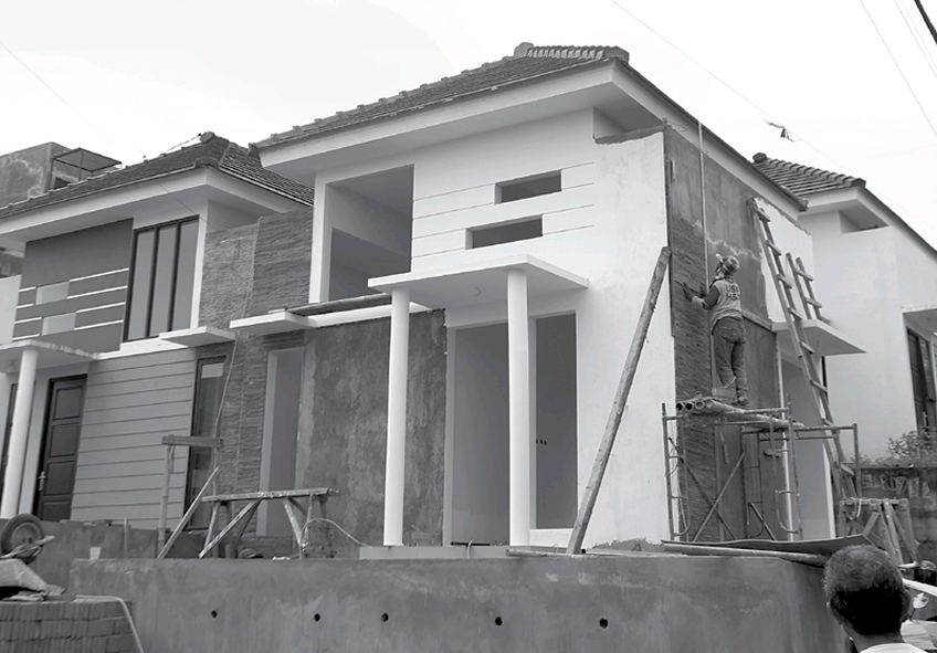 ALIHKAN FOKUS EKSPANSI: Salah satu pengembang membangun unit-unit rumah baru di Kelurahan Wonokoyo, Kecamatan Kedungkandang.