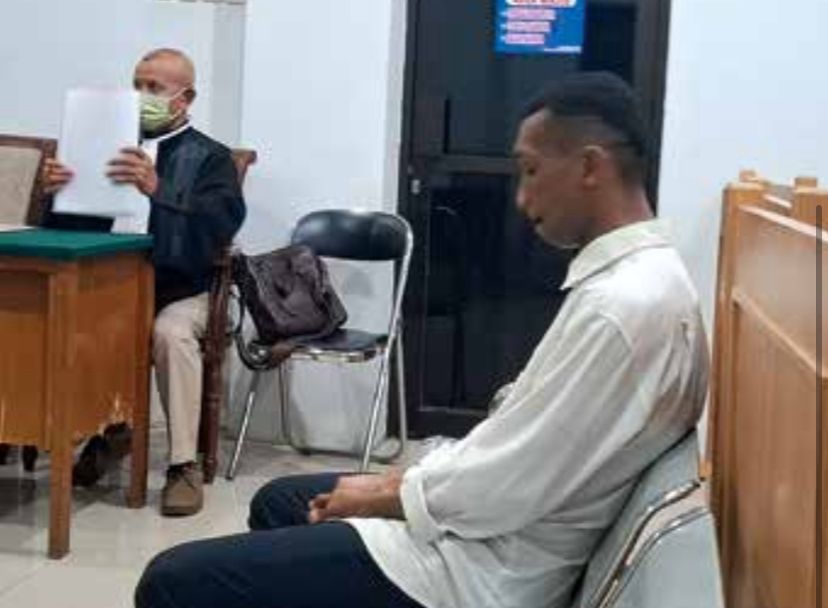 TERDAK WA ASUSILA: Pankrasio Mariatno Erius Megong, 25, menjalani sidang di Pengadilan Negeri (PN) Kepanjen.