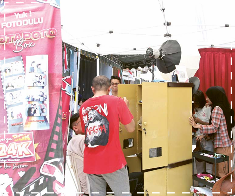 BONGKAR PASANG: Potapotobox Self Studio membuka lapak di salah satu event.