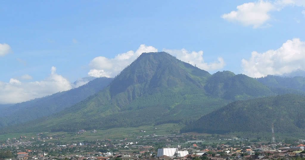 GUNUNG: Malang Raya adalah daerah yang Dikelilingi oleh Pegunungan