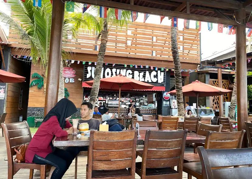 Lima kafe tepi pantai Banyuwangi ini jadi destinasi nongkrong favorit wisatawan Malang.