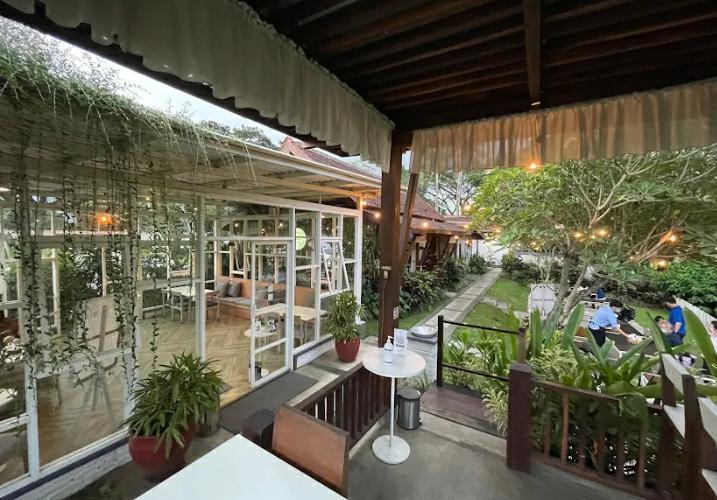 ESTETIK: Bataputi Coffee House, salah satu rekomendasi tempat favorit di Malang buat kamu yang lagi LDR untuk merefresh&nbsp;pikiran